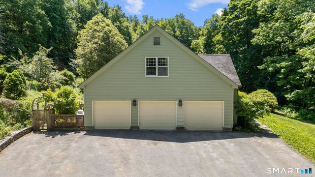 77 Hesseky Meadow Road, Woodbury, CT 06798