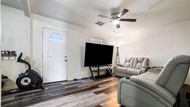 1720 Longview Street, Mesquite, TX 75149