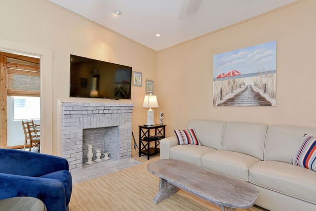 16 Warwick Rd WINTER, Gloucester, MA 01930