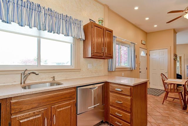 16 Warwick Rd WINTER, Gloucester, MA 01930