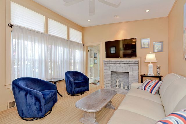 16 Warwick Rd WINTER, Gloucester, MA 01930
