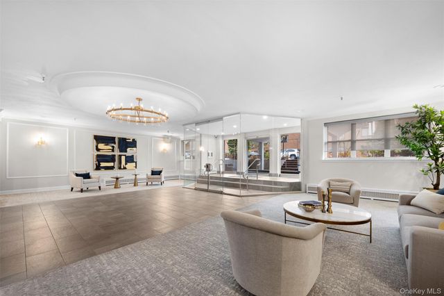 10 Ipswich Avenue 4M, Great Neck, NY 11021