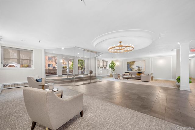 10 Ipswich Avenue 4M, Great Neck, NY 11021