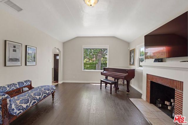 1978 S Holt Avenue, Los Angeles, CA 90034