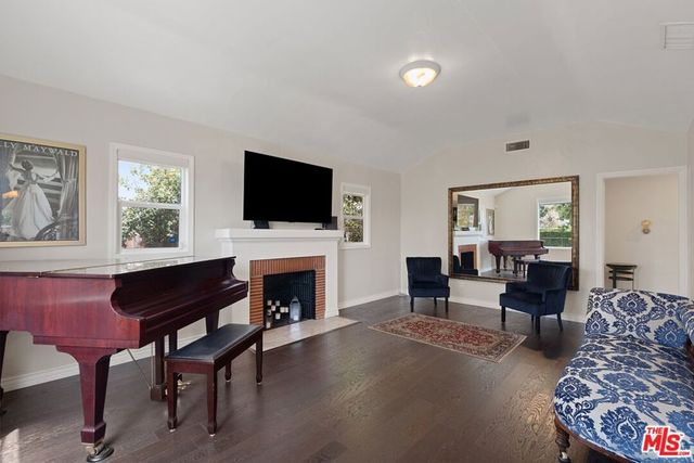 1978 S Holt Avenue, Los Angeles, CA 90034