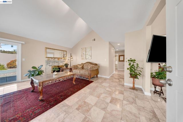 2106 Grackle Ct, Union City, CA 94587
