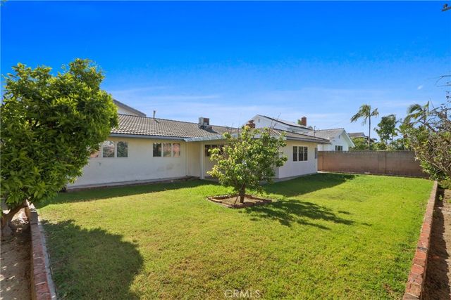 17565 Santa Monica, Fountain Valley, CA 92708