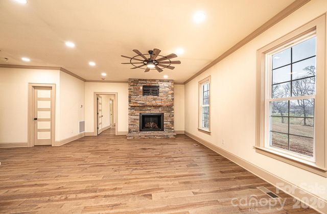 1610 Summerlin Place, Newton, NC 28658