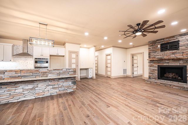 1610 Summerlin Place, Newton, NC 28658