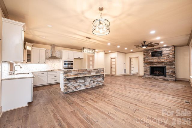 1610 Summerlin Place, Newton, NC 28658