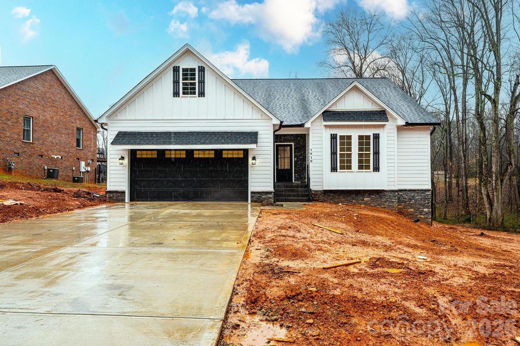 1610 Summerlin Place, Newton, NC 28658