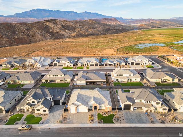 5268 W 2040 S, Hurricane, UT 84737