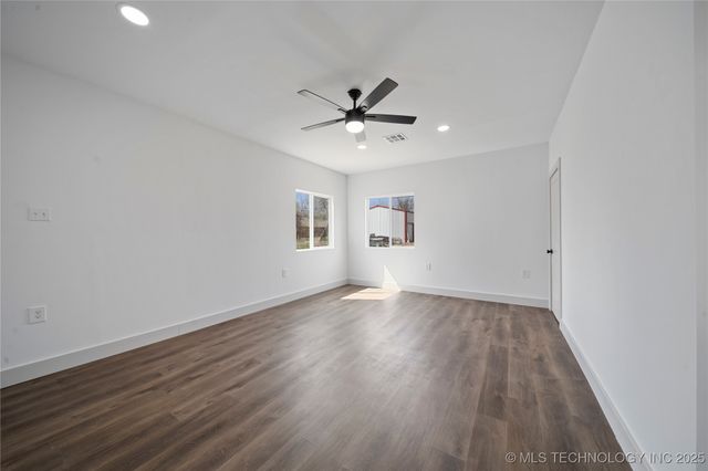 1137 N Oklahoma Avenue, Claremore, OK 74017