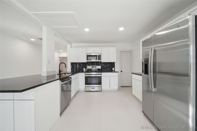 1137 N Oklahoma Avenue, Claremore, OK 74017