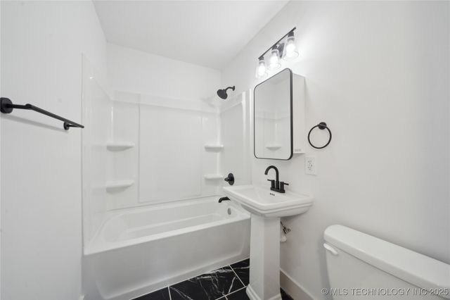 1137 N Oklahoma Avenue, Claremore, OK 74017