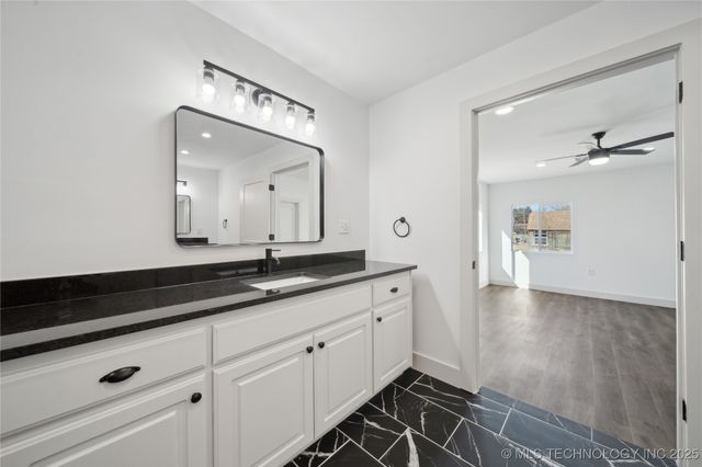 1137 N Oklahoma Avenue, Claremore, OK 74017