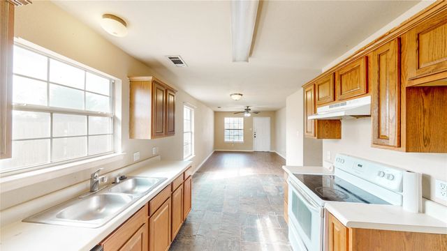 701 E College Street, Sherman, TX 75090