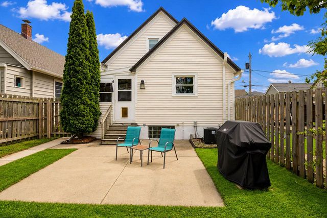 2228 Euclid AVENUE, Milwaukee, WI 53207