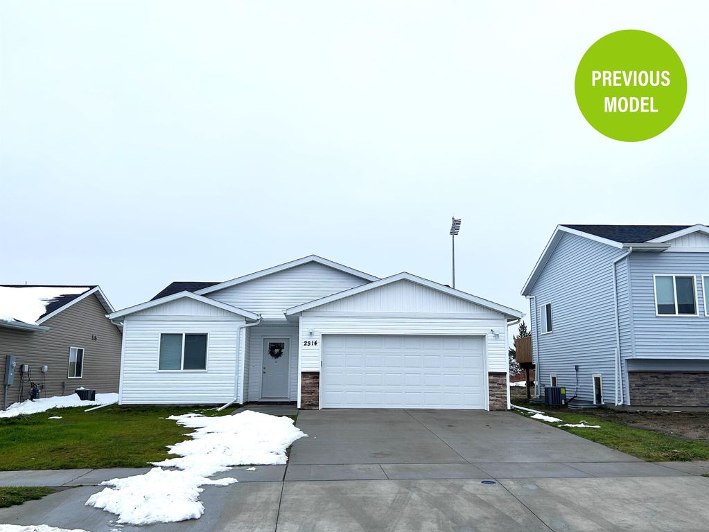 2217 23rd Ave NW, Minot, ND 58703