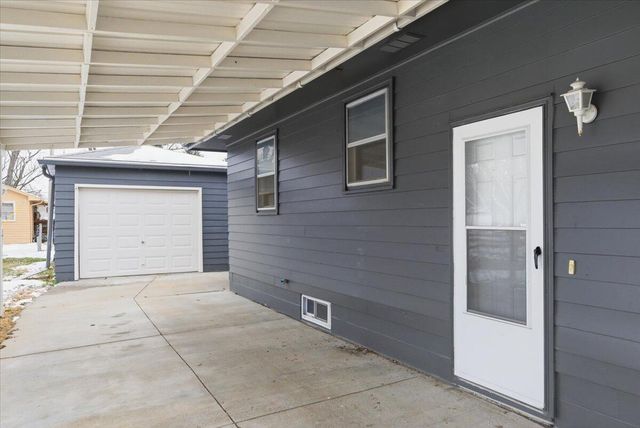 2324 S 9TH Street, Council Bluffs, IA 51501