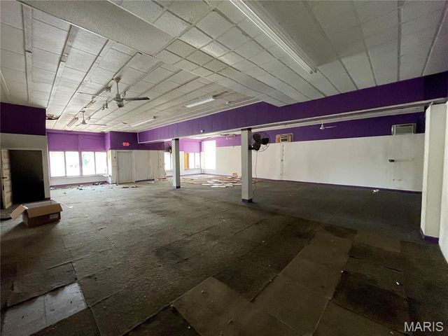 7427 S Broadway, St Louis, MO 63111