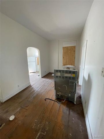 7427 S Broadway, St Louis, MO 63111