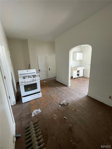 7427 S Broadway, St Louis, MO 63111