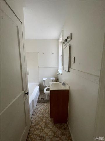 7427 S Broadway, St Louis, MO 63111