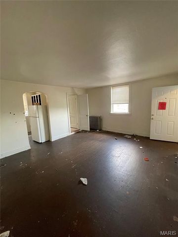 7427 S Broadway, St Louis, MO 63111