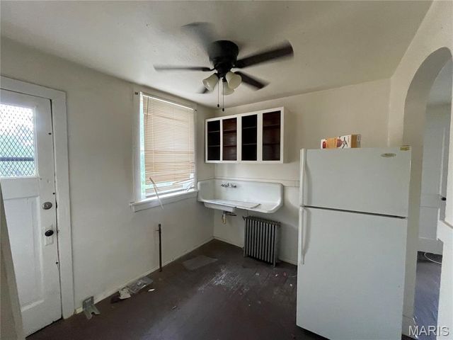 7427 S Broadway, St Louis, MO 63111