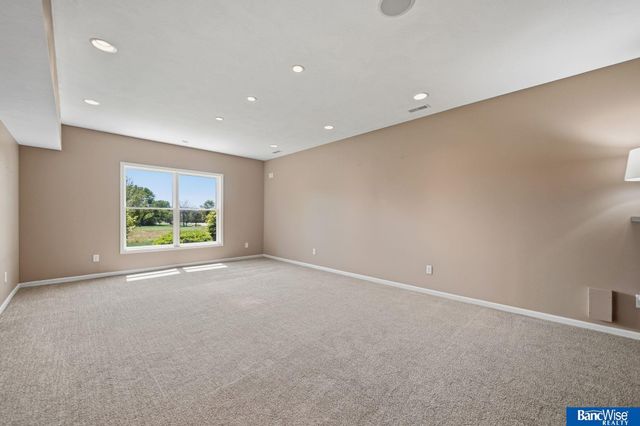 8433 Augusta Drive, Lincoln, NE 68526