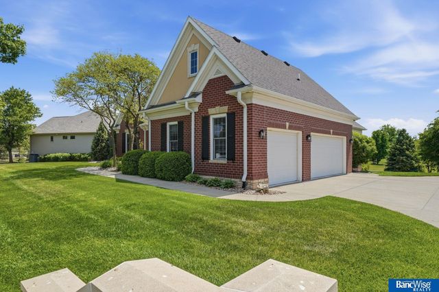 8433 Augusta Drive, Lincoln, NE 68526