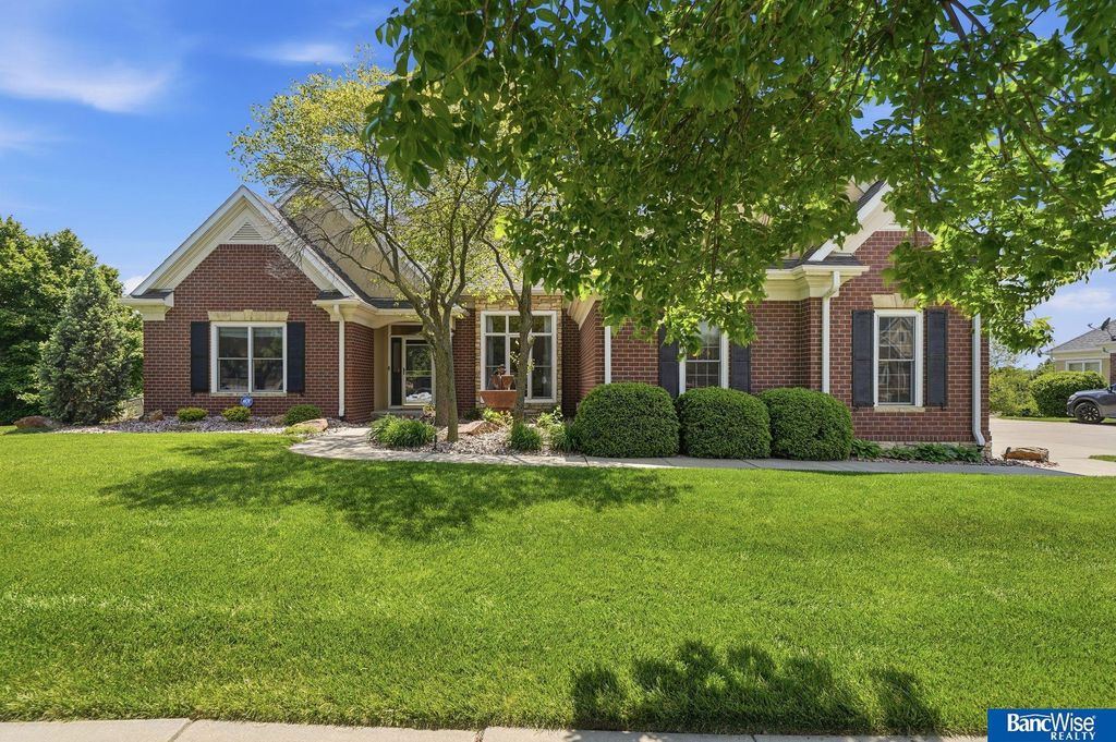 8433 Augusta Drive, Lincoln, NE 68526