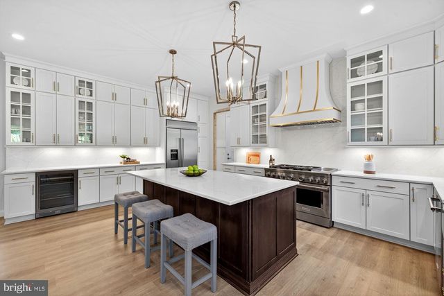 608 ROBERTS DR NW, Vienna, VA 22180
