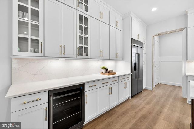 608 ROBERTS DR NW, Vienna, VA 22180