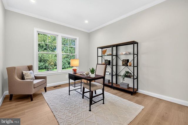 608 ROBERTS DR NW, Vienna, VA 22180