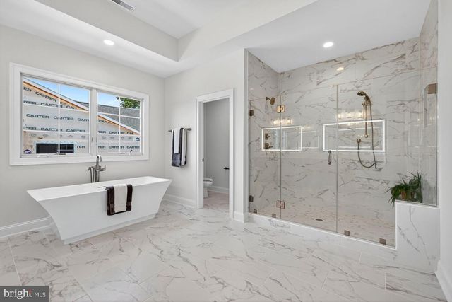 608 ROBERTS DR NW, Vienna, VA 22180