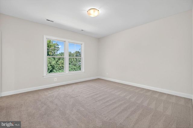 608 ROBERTS DR NW, Vienna, VA 22180
