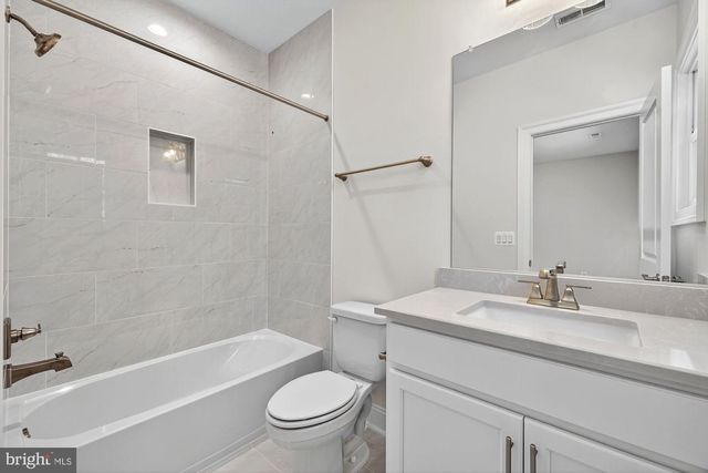 608 ROBERTS DR NW, Vienna, VA 22180