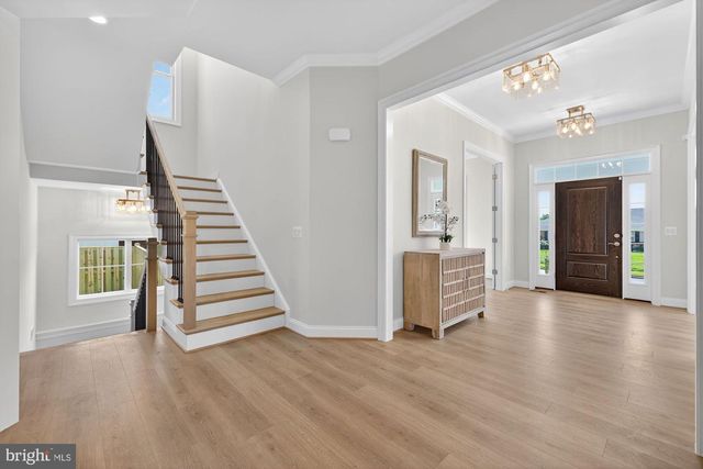 608 ROBERTS DR NW, Vienna, VA 22180