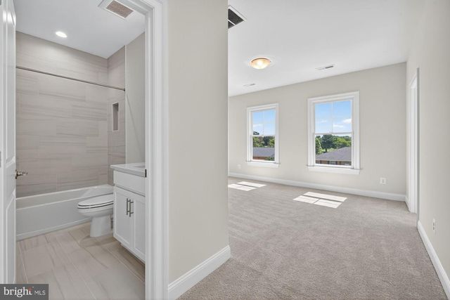 608 ROBERTS DR NW, Vienna, VA 22180