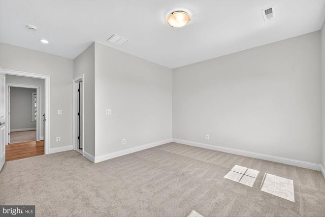 608 ROBERTS DR NW, Vienna, VA 22180