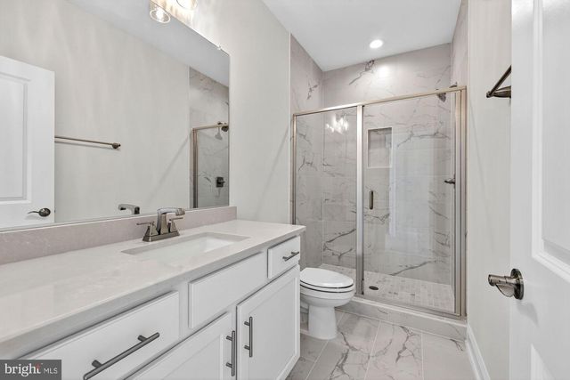 608 ROBERTS DR NW, Vienna, VA 22180