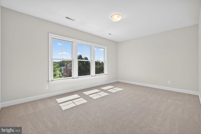 608 ROBERTS DR NW, Vienna, VA 22180