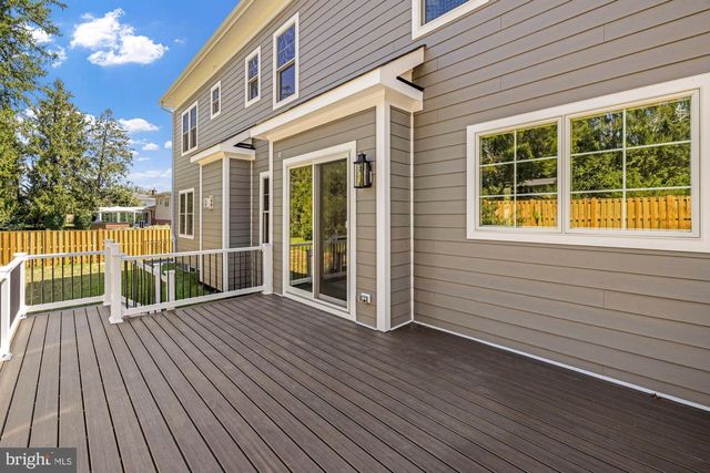 608 ROBERTS DR NW, Vienna, VA 22180