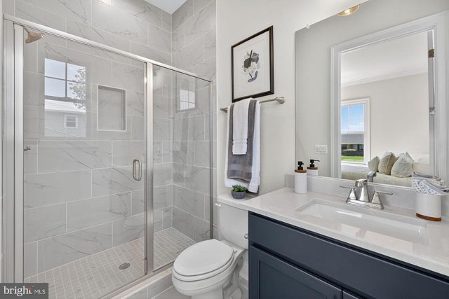 608 ROBERTS DR NW, Vienna, VA 22180