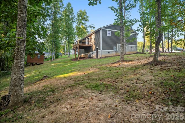 212 Walt Drive, Hendersonville, NC 28792