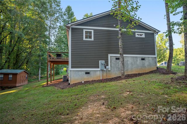 212 Walt Drive, Hendersonville, NC 28792