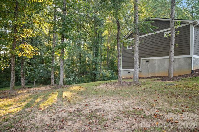 212 Walt Drive, Hendersonville, NC 28792