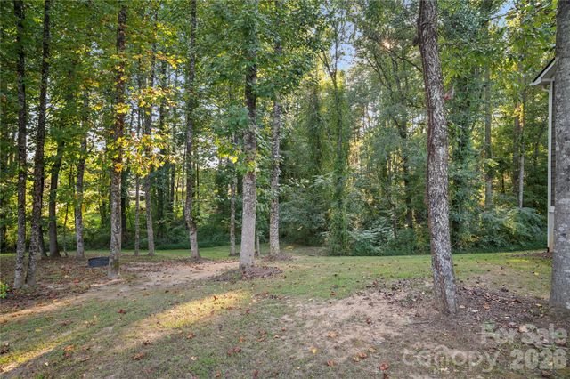 212 Walt Drive, Hendersonville, NC 28792
